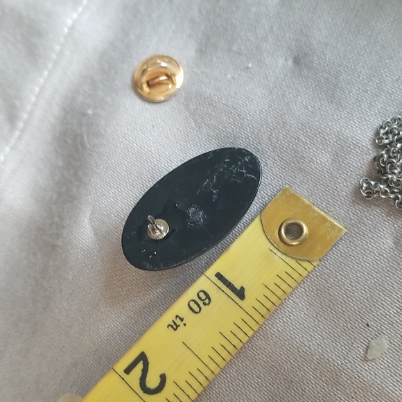 BLACK OVAL CUSHION Floral Lapel pin - Picture 3 of 3